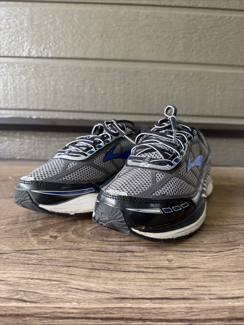 Brooks Dyad Men's Gray and Blue Athletic Running Shoes size 10